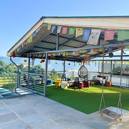 The Auriga 3Bhk Fully Entair Villa With Bonfire In Kasauli I Pvt Stay I Open Air Terrace I Kitchen Livingroom I Lawn Bonfire I Gaming Zone Bagian luar foto