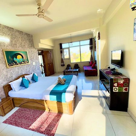 The Auriga 3Bhk Fully Entair Villa With Bonfire In Kasauli I Pvt Stay I Open Air Terrace I Kitchen Livingroom I Lawn Bonfire I Gaming Zone Bagian luar foto