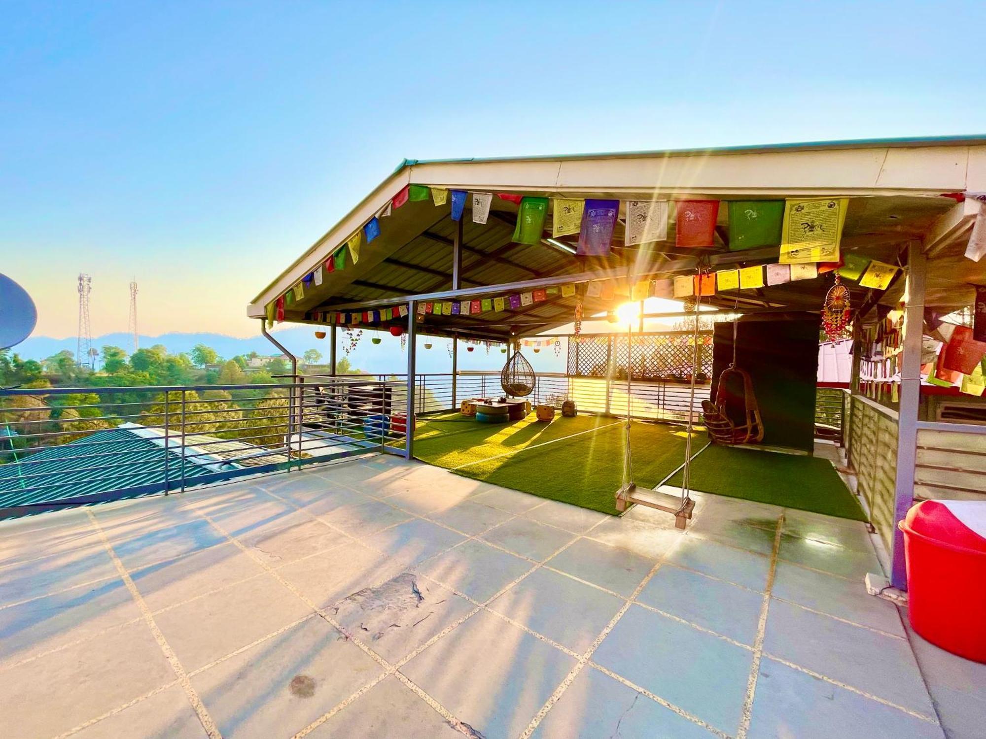 The Auriga 3Bhk Fully Entair Villa With Bonfire In Kasauli I Pvt Stay I Open Air Terrace I Kitchen Livingroom I Lawn Bonfire I Gaming Zone Bagian luar foto