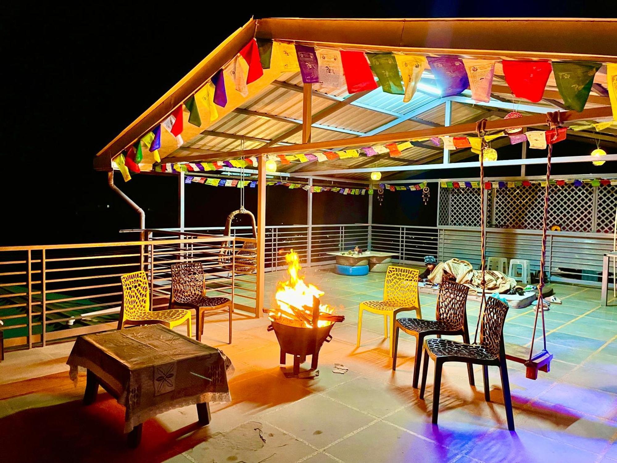 The Auriga 3Bhk Fully Entair Villa With Bonfire In Kasauli I Pvt Stay I Open Air Terrace I Kitchen Livingroom I Lawn Bonfire I Gaming Zone Bagian luar foto