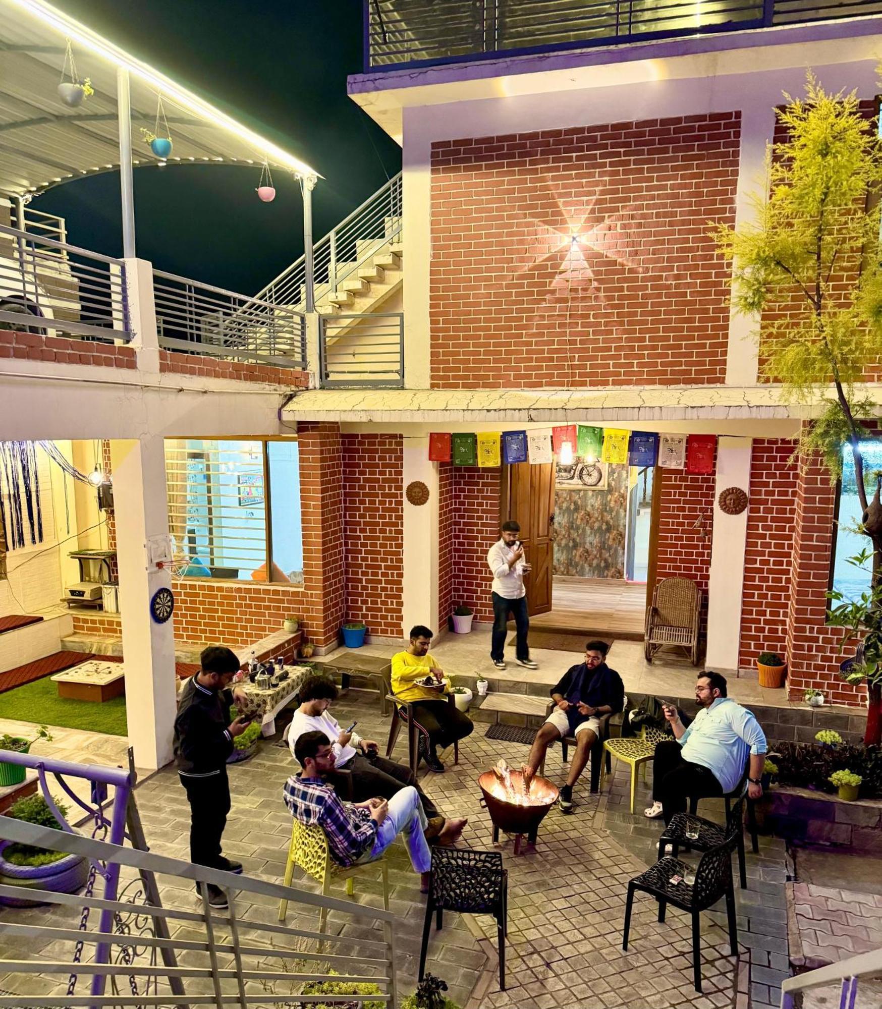 The Auriga 3Bhk Fully Entair Villa With Bonfire In Kasauli I Pvt Stay I Open Air Terrace I Kitchen Livingroom I Lawn Bonfire I Gaming Zone Bagian luar foto