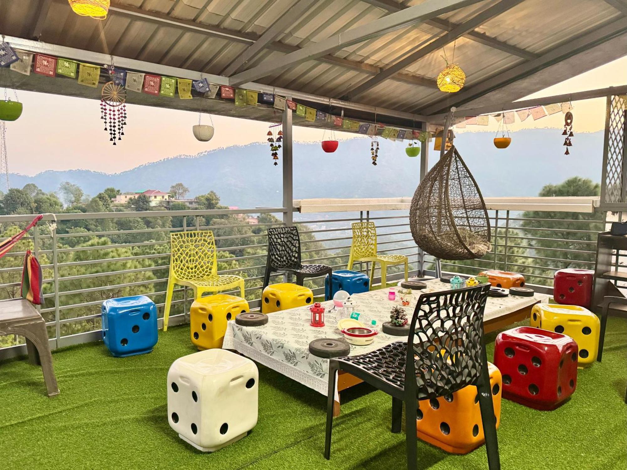 The Auriga 3Bhk Fully Entair Villa With Bonfire In Kasauli I Pvt Stay I Open Air Terrace I Kitchen Livingroom I Lawn Bonfire I Gaming Zone Bagian luar foto