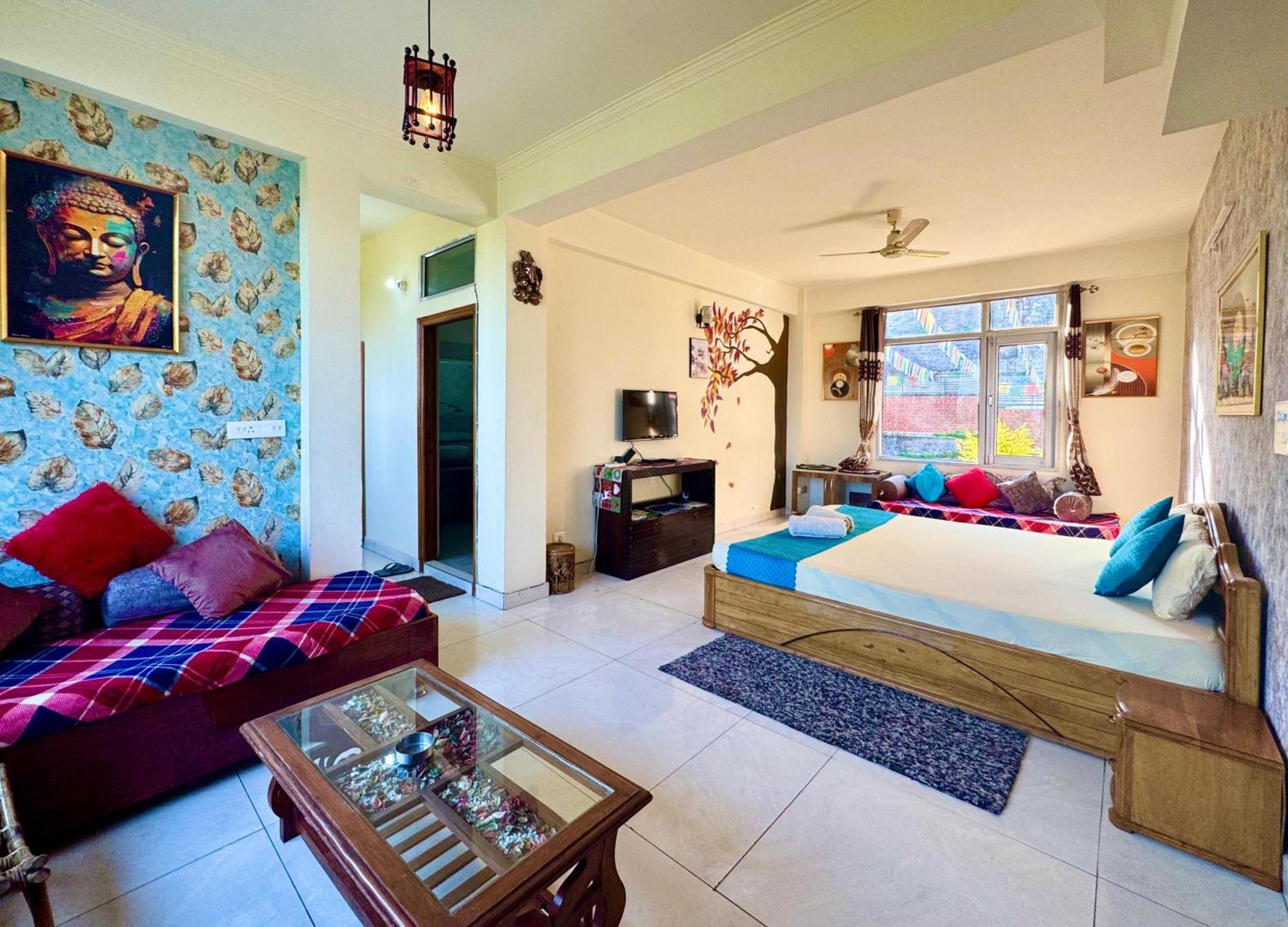 The Auriga 3Bhk Fully Entair Villa With Bonfire In Kasauli I Pvt Stay I Open Air Terrace I Kitchen Livingroom I Lawn Bonfire I Gaming Zone Bagian luar foto