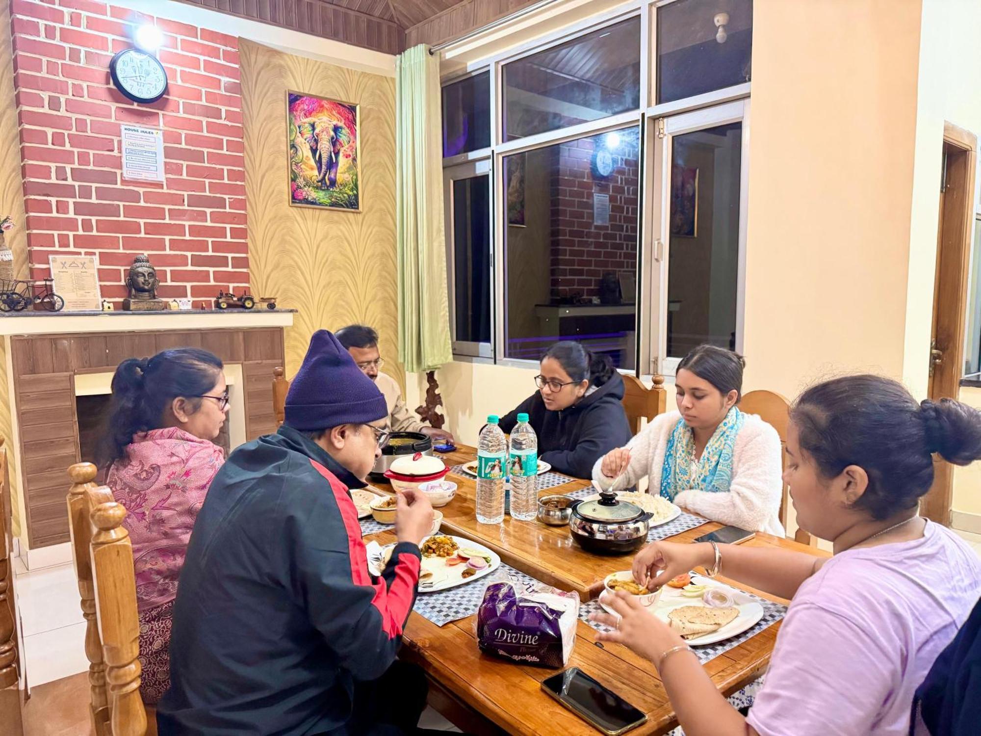 The Auriga 3Bhk Fully Entair Villa With Bonfire In Kasauli I Pvt Stay I Open Air Terrace I Kitchen Livingroom I Lawn Bonfire I Gaming Zone Bagian luar foto