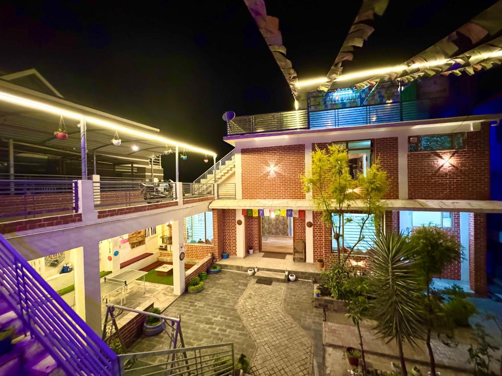 The Auriga 3Bhk Fully Entair Villa With Bonfire In Kasauli I Pvt Stay I Open Air Terrace I Kitchen Livingroom I Lawn Bonfire I Gaming Zone Bagian luar foto