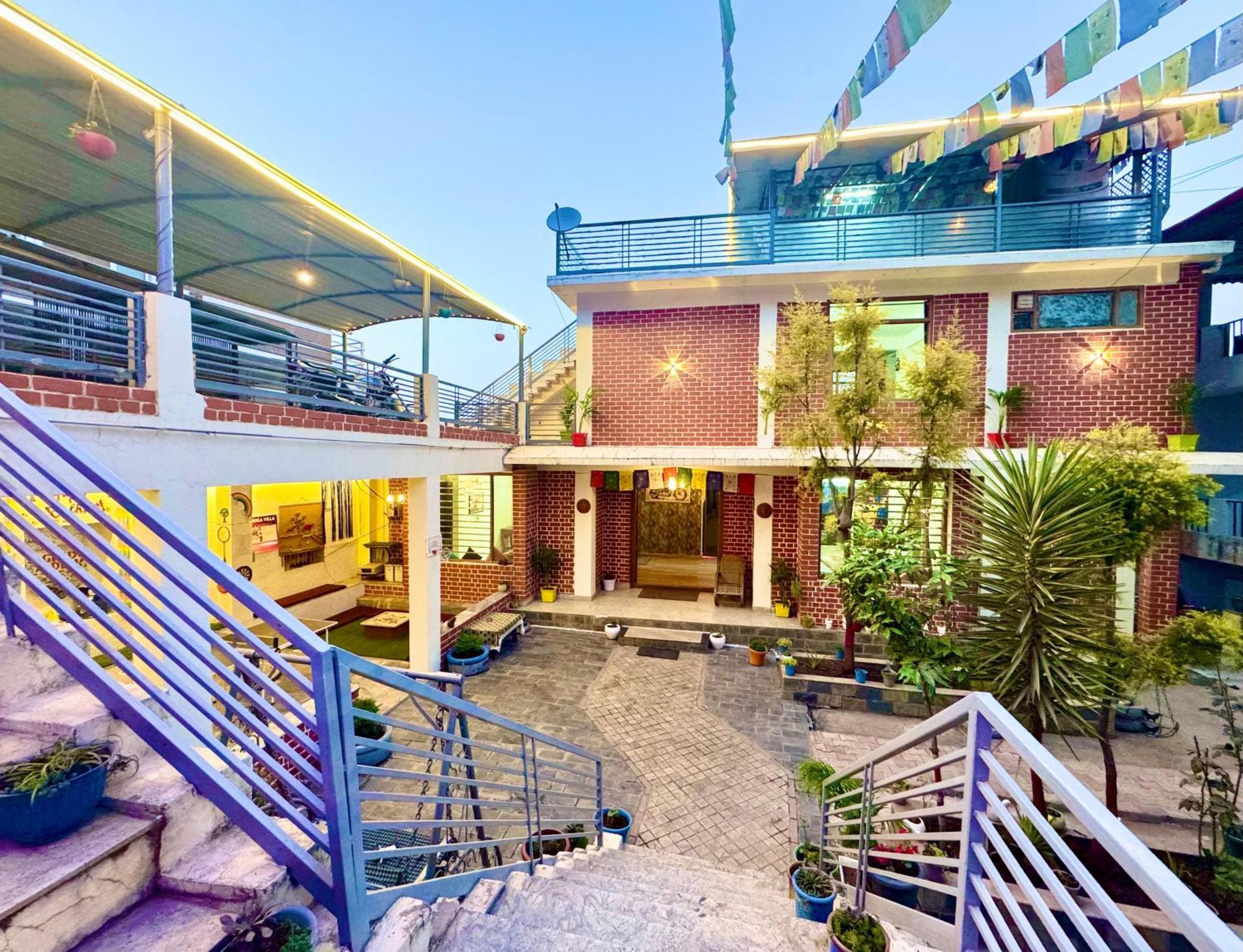 The Auriga 3Bhk Fully Entair Villa With Bonfire In Kasauli I Pvt Stay I Open Air Terrace I Kitchen Livingroom I Lawn Bonfire I Gaming Zone Bagian luar foto