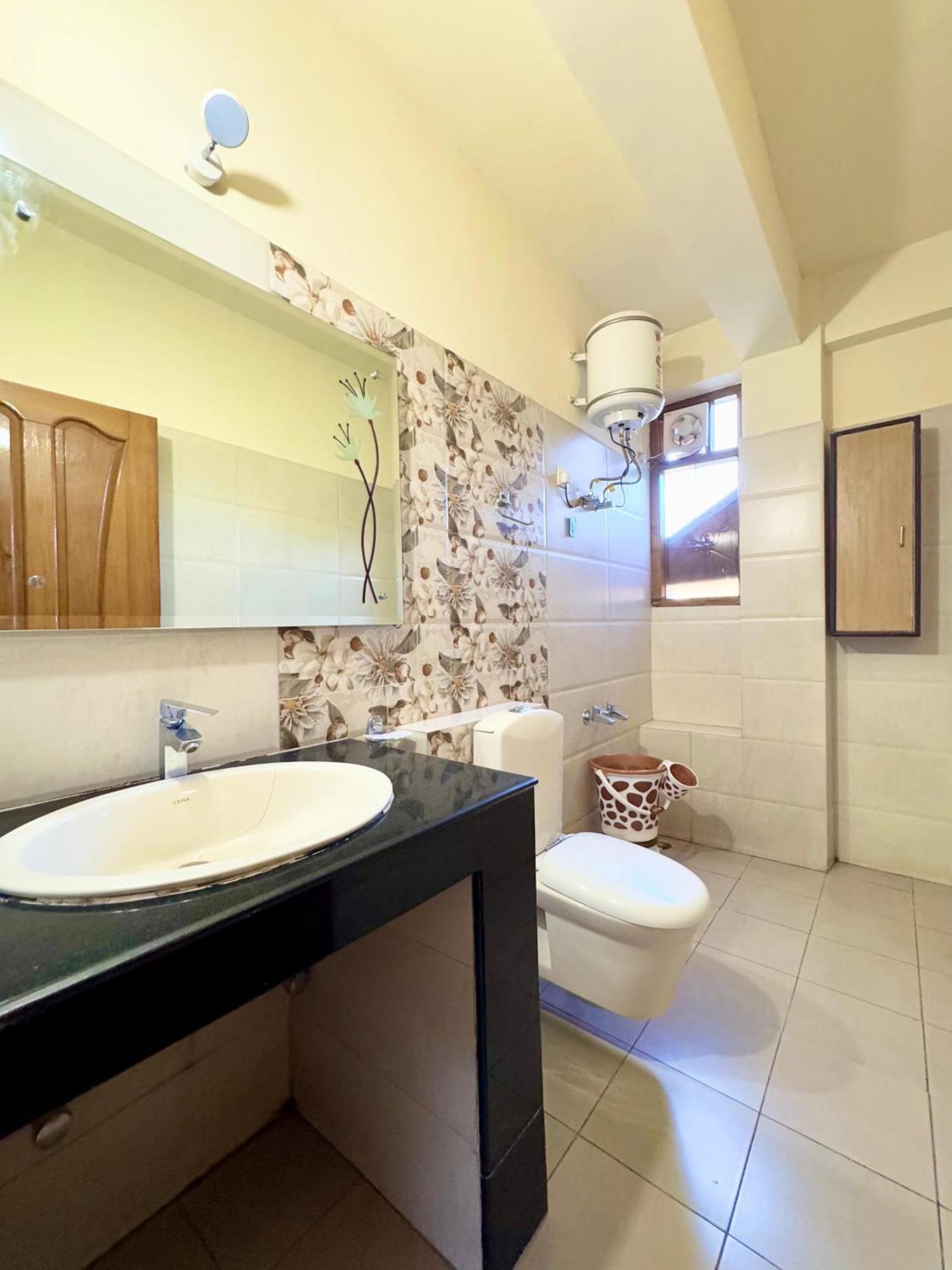 The Auriga 3Bhk Fully Entair Villa With Bonfire In Kasauli I Pvt Stay I Open Air Terrace I Kitchen Livingroom I Lawn Bonfire I Gaming Zone Bagian luar foto