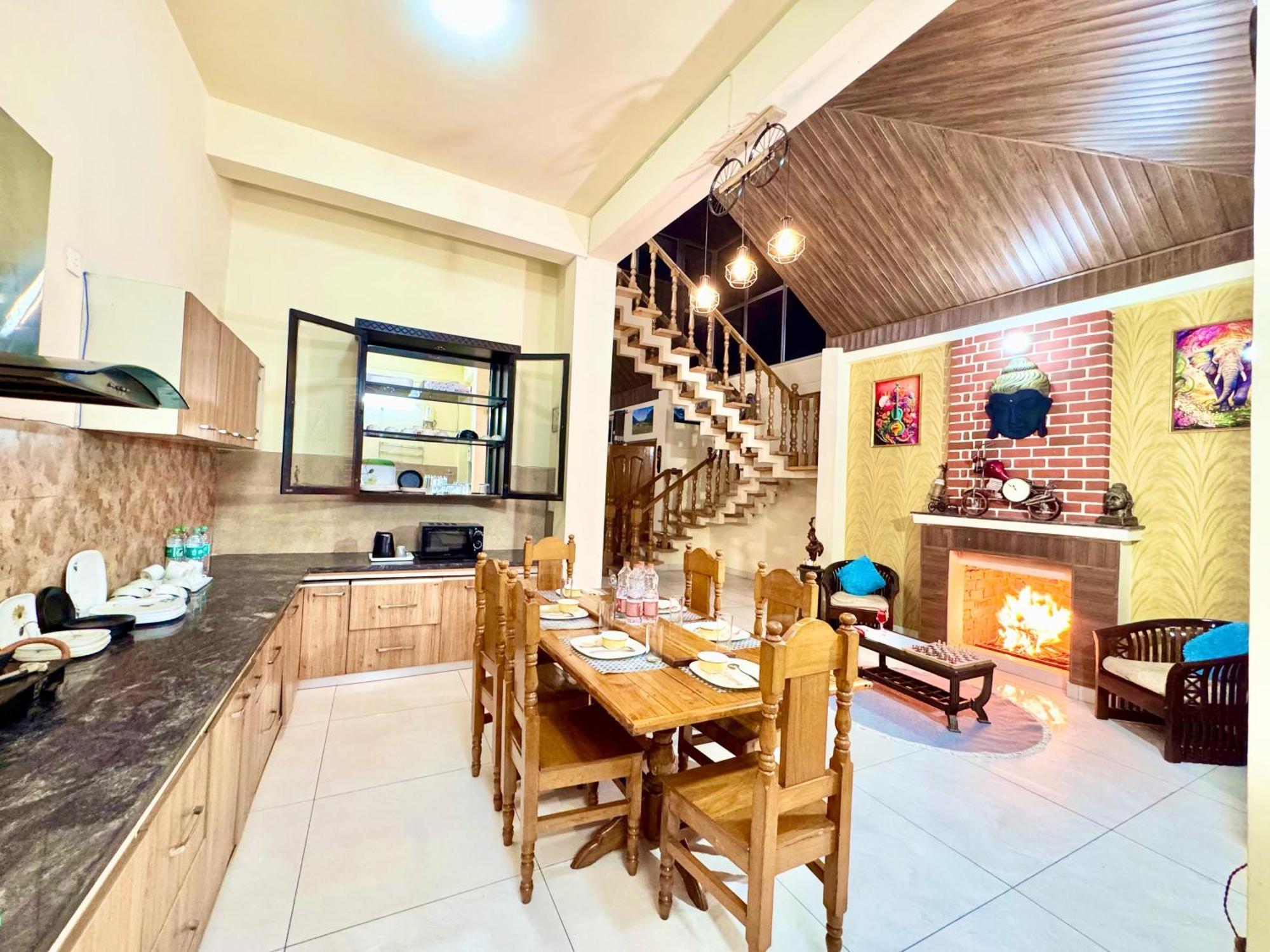 The Auriga 3Bhk Fully Entair Villa With Bonfire In Kasauli I Pvt Stay I Open Air Terrace I Kitchen Livingroom I Lawn Bonfire I Gaming Zone Bagian luar foto